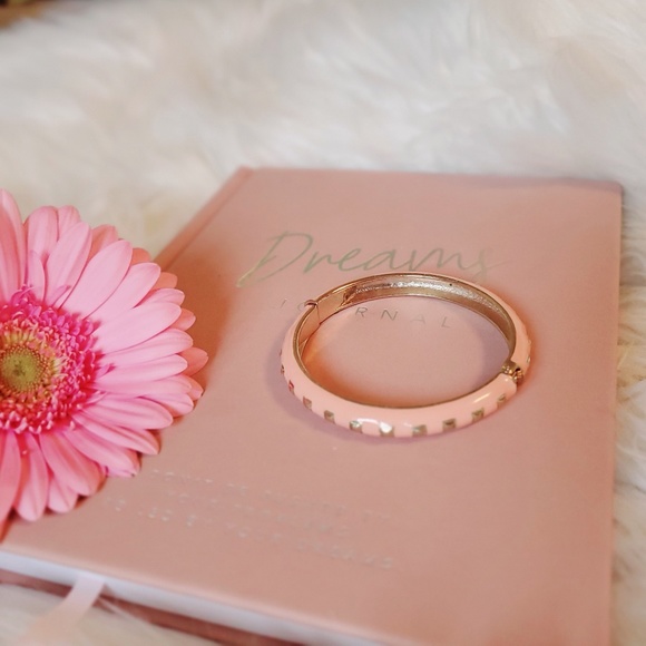 Beautiful Peach Bangle - Picture 1 of 4